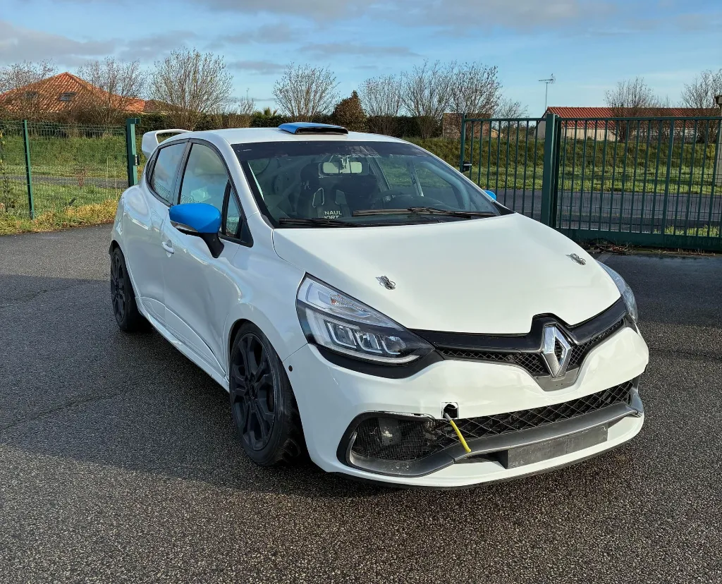 Clio côté droit.webp