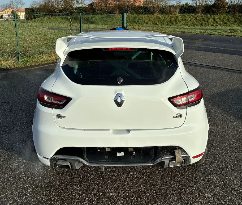 Clio arrière.webp