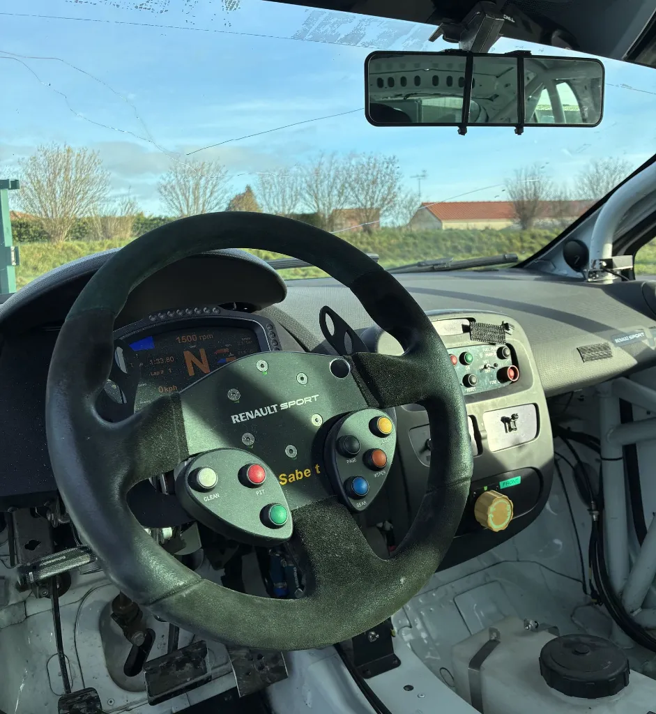 Clio intérieur.webp