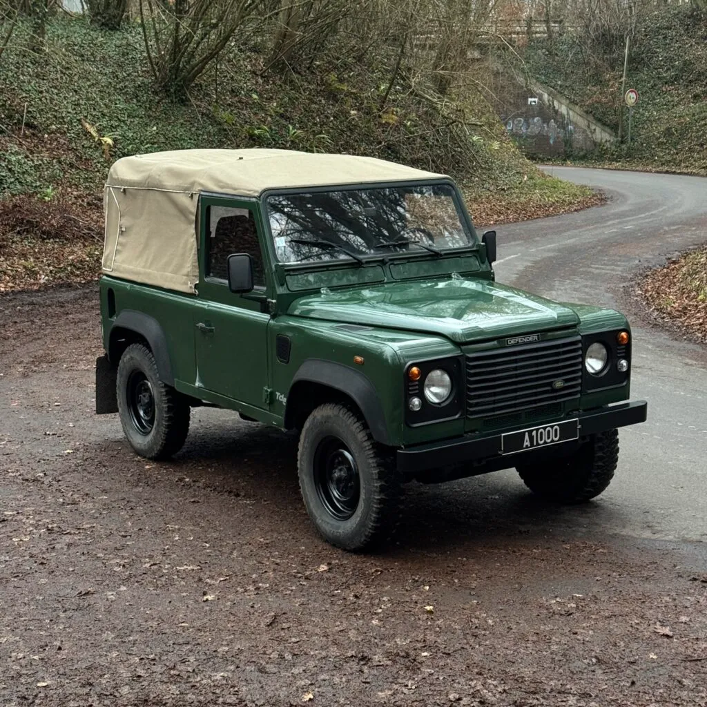 [20260426_002] LAND ROVER Defender 90 TD5 Bâché